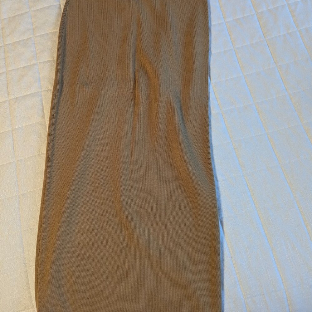 Tan skirt - Picture 3 of 3
